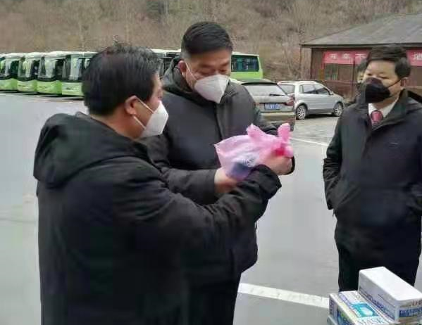 不忘初心勇担当，，，，，，，，我是党员我先上